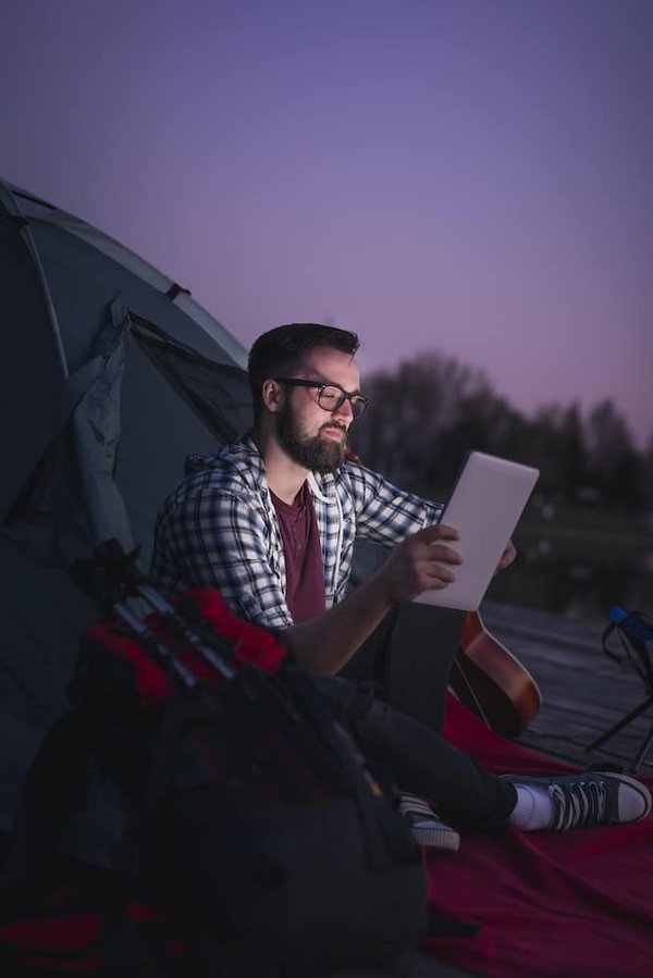 Comment choisir une lampe de poche adaptée au camping pour les néophytes ?